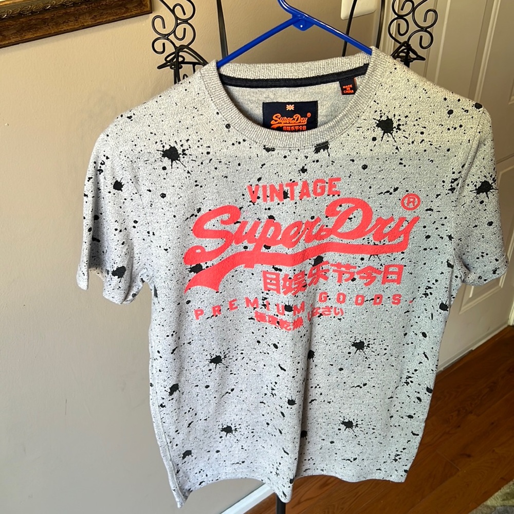 Mens Superdry T-shirt size small brand new never worn.